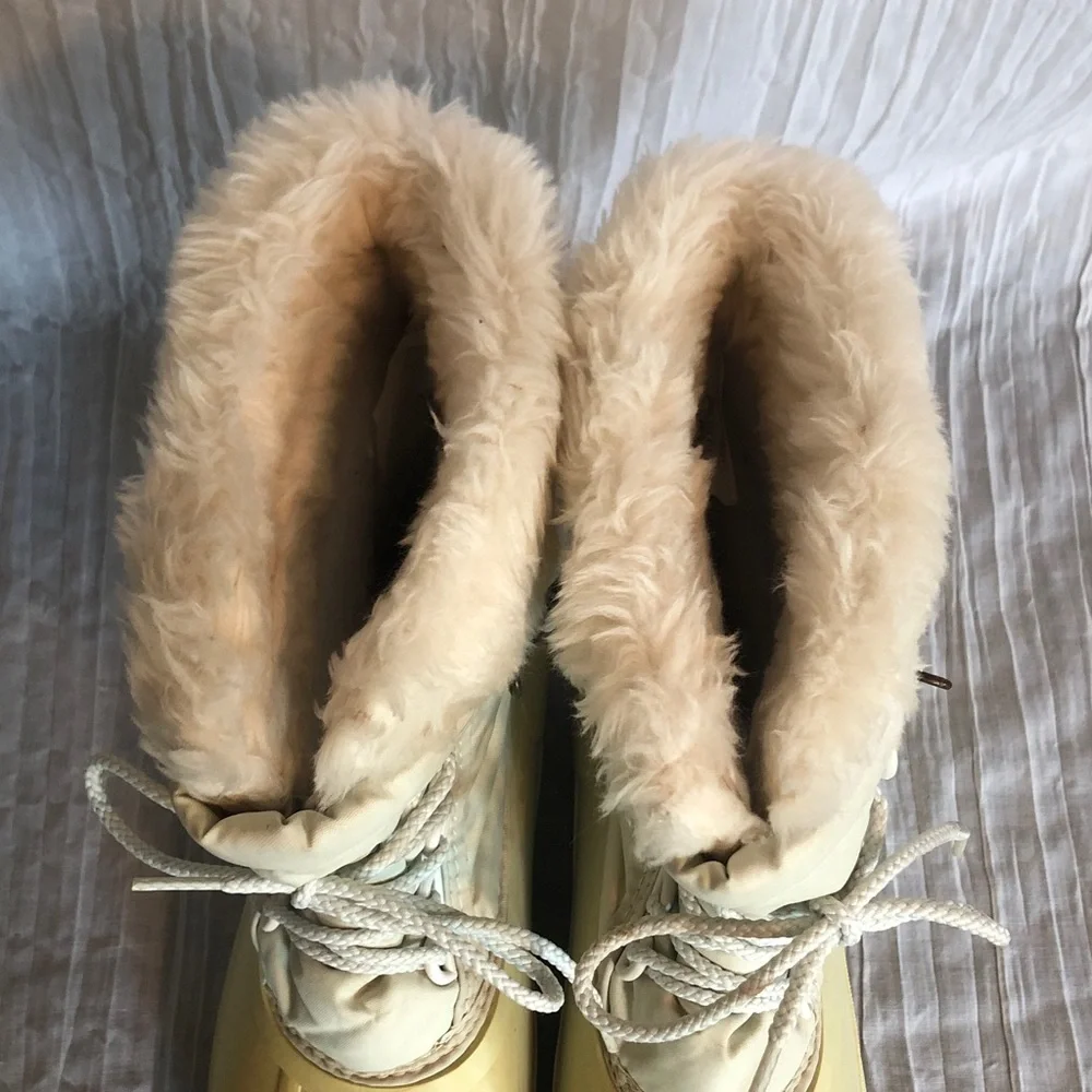 SOREL size 8 cream thick rubber sturdy waterproof winter outdoor boots